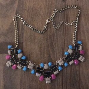 Beautiful like new statement necklace